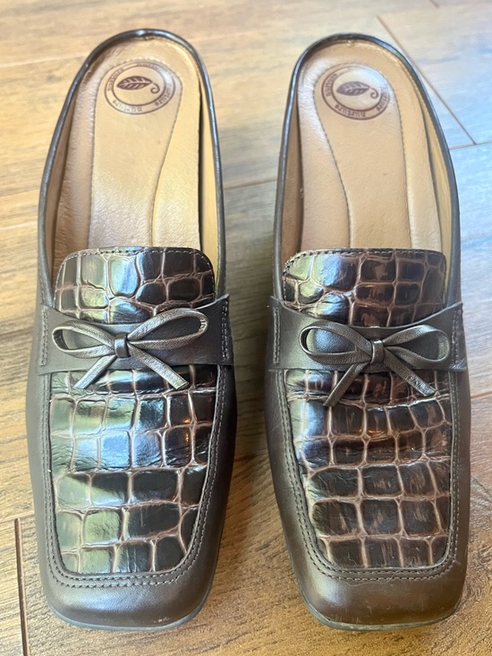Shoes - Stylish Brown Leather Heels